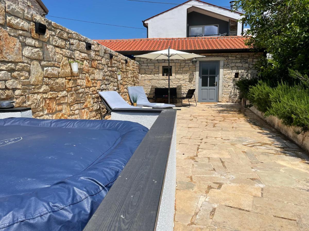 Holiday Home Ava1 With Pool & Holiday Home Ava2 With Whirlpool Baderna Exterior foto